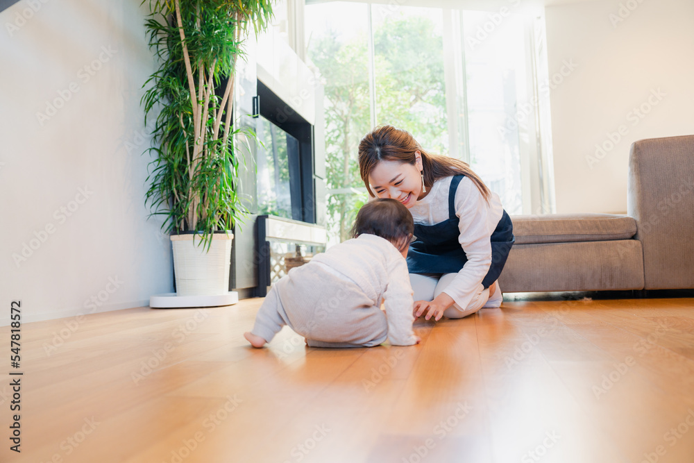 赤ちゃんの面倒を見るベビーシッター 赤ちゃんの面倒を見るベビーシッター