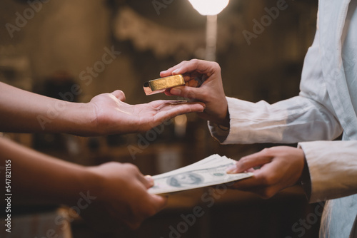 Currency exchange, money exchange, Foreign exchange transactions in cash from hand to hand.