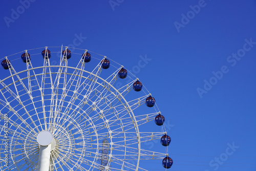 観覧車と青空