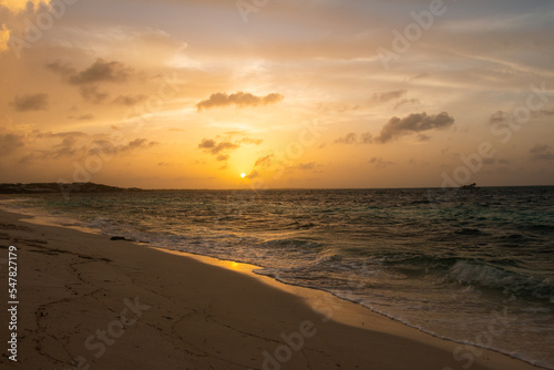 Fototapeta Naklejka Na Ścianę i Meble -  Sunset on Providenciales North Beach Turks and Caicos 