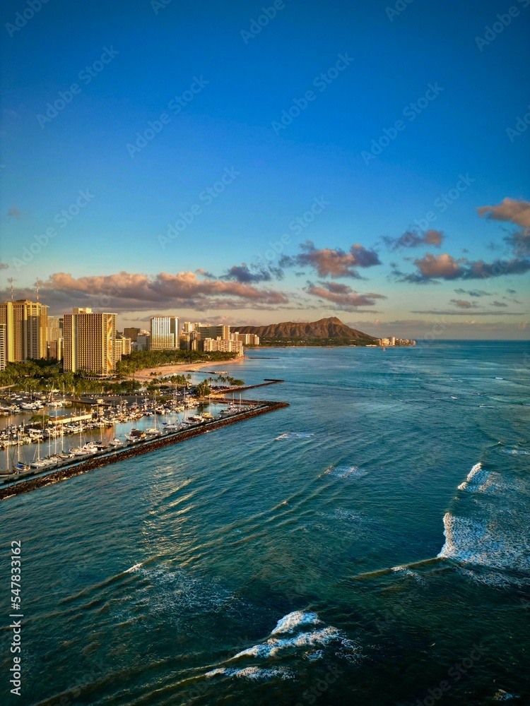 Fototapeta premium Waikiki and Diamond Head at Sunset