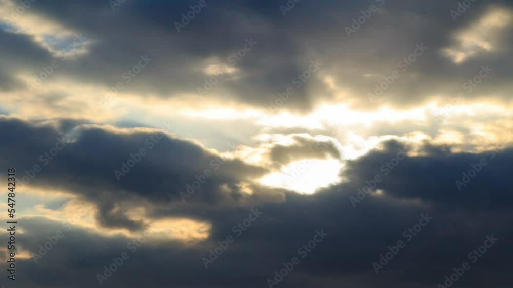 タイムラプス 薄明光線 雲と太陽 幻想的な光 タイムラプス 薄明光線 雲と太陽 幻想的な光