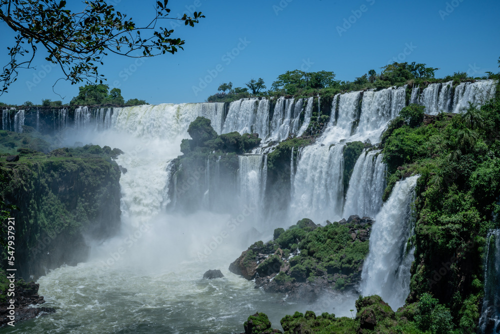 Fototapeta premium sunny day at iguazu falls argentinian side