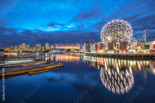 Science World bei Nacht Vancouver Canada photo