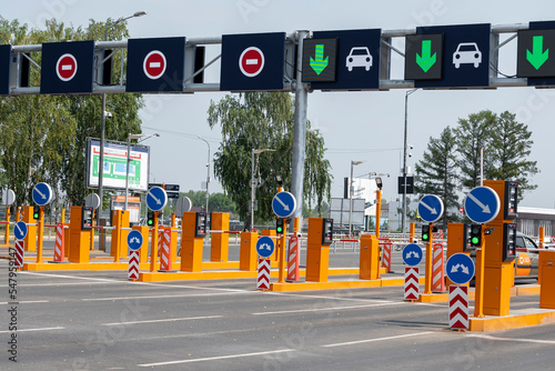 Road signs in lanes, reverse traffic. Parking.