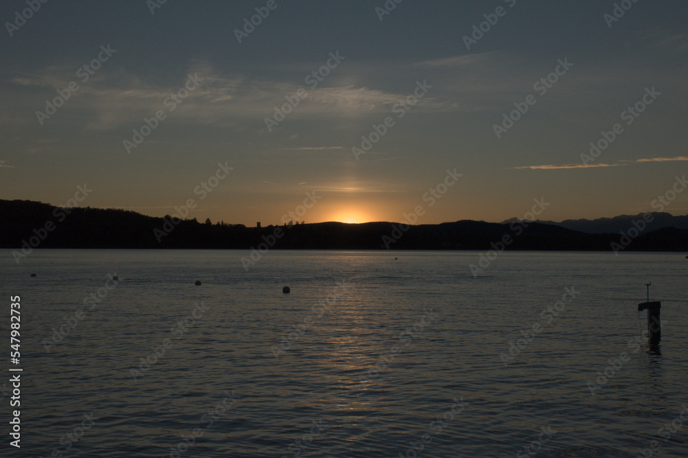 tramonto sul lago di Varese