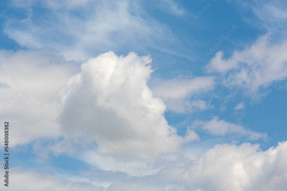 Obraz premium Beautiful cumulus clouds in sunny summer day. Atmosphere background or wallpaper