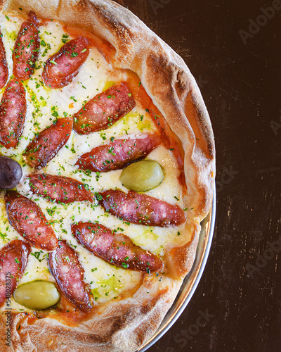 Imagen de la mitad de una pizza para publicidad photo