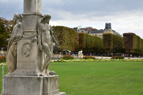 Statues au jardin du Luxembourg à Paris. France
