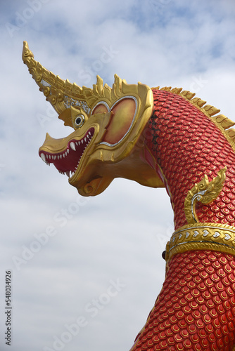 Obraz na płótnie Drachenstatue in einem Tempel in Thailand