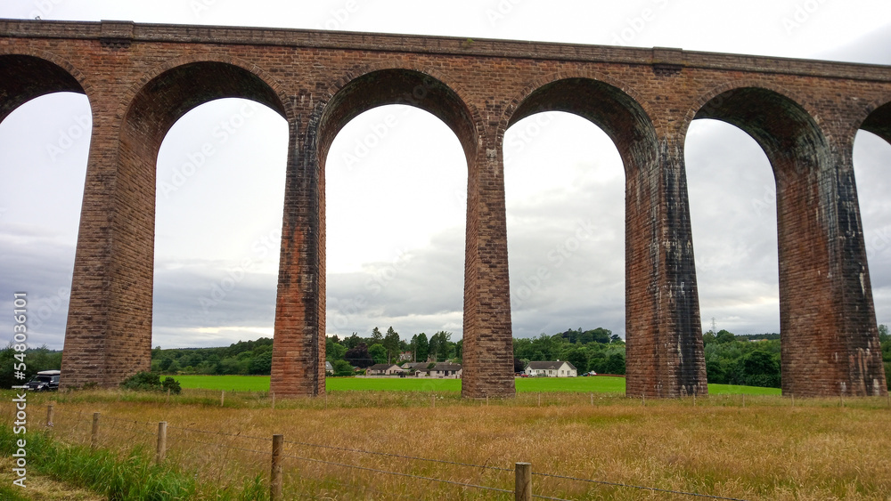 Eisenbahnviadukt Culloden Viaduct bei Inverness in Schottland	