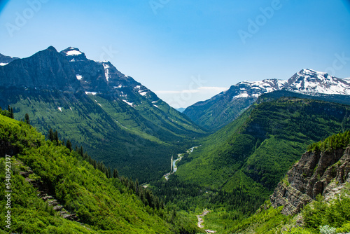 Fototapeta Naklejka Na Ścianę i Meble -  Landscape in th3 Canadian Rockies on a Sunny day