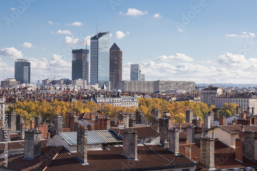 panorama sur la ville de Lyon et ses tours du quartier de la Part dieu photo
