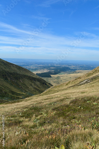 Fototapeta Naklejka Na Ścianę i Meble -  Montagne de Sancy-à Auvergne-France-et autour