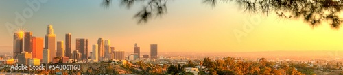 Fotografía Panoramic shot of the Los Angeles skyline during the golden hour
