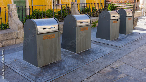 Underground garbage containers