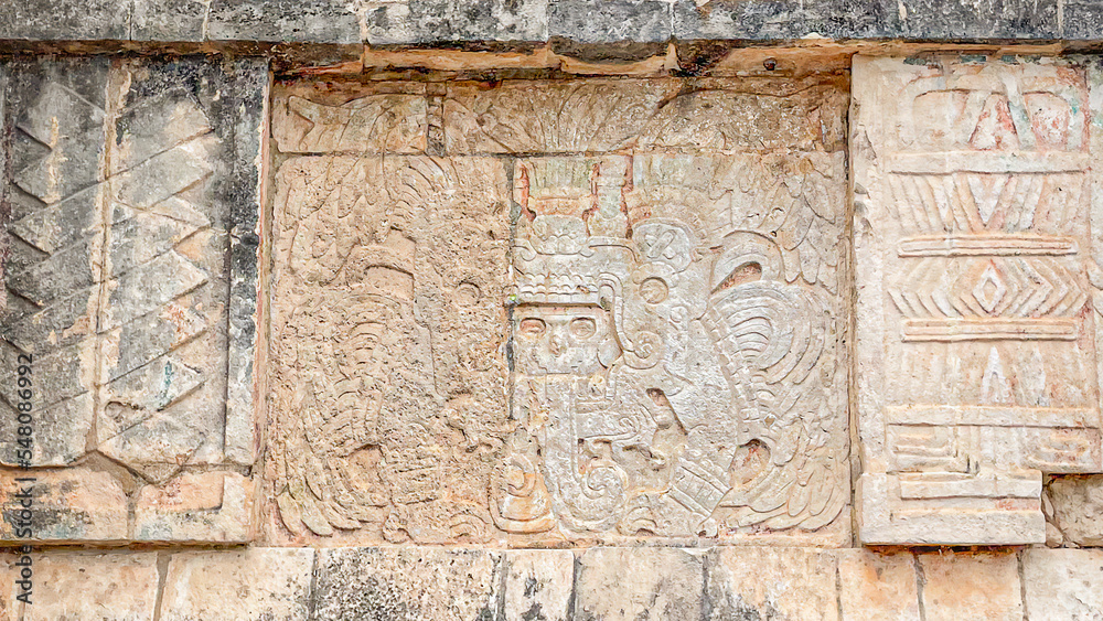 Representación del dios Kukulkán en Chichén Itzá