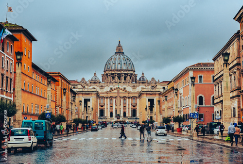 ローマ　サン・ピエトロ大聖堂 © oben901