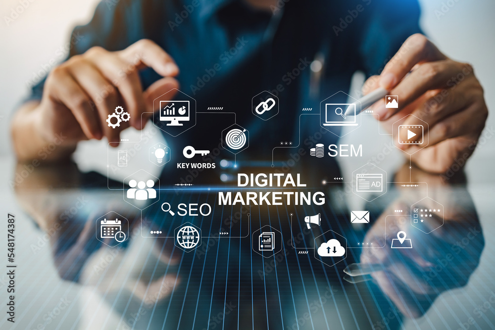 Digital marketing business technology concept. Website adertisement email social  media network, SEO, SEM video and mobile application icons in virtual  screen. foto de Stock | Adobe Stock