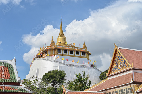 Golden Mount ,Wat Saket Ratchaworamahawihan Rong Mueang, Pathum Wan, Bangkok, Thailand
With the Temple of the Golden Mount (Phu Kaho Thong)