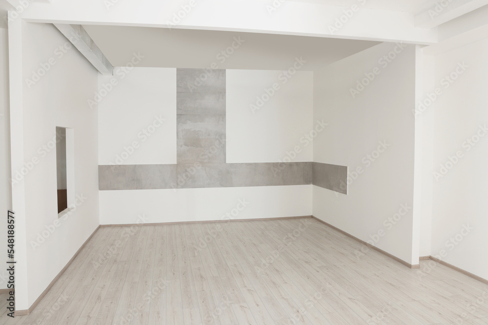 Fototapeta premium Empty office room with white walls and ventilation system. Interior design