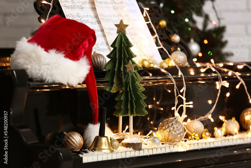 Grand piano with Santa hat,...