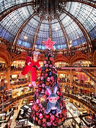 Photography Paris, December 2021: Visit the beautiful city of Paris in France during the fes
