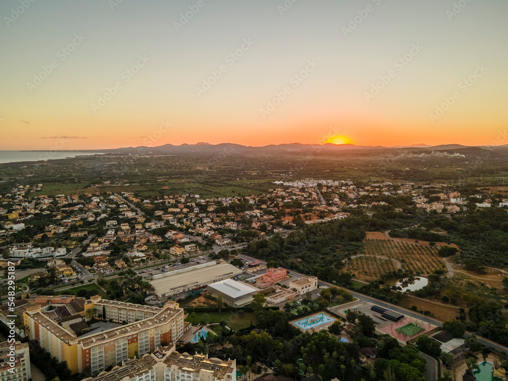 Obraz premium Cala Millor Sunset from Drone