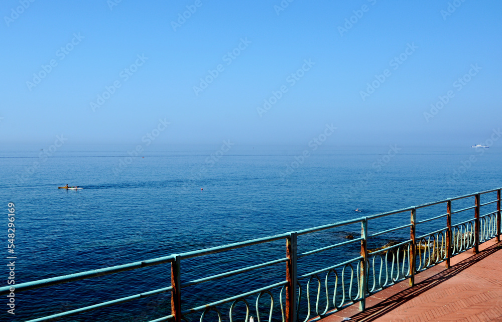 Il Mar Ligure a Nervi in Liguria, Italia. Il Mar Ligure a Nervi in Liguria, Italia.