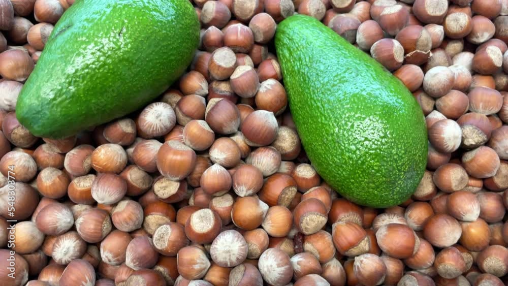 Hazelnuts and avocados are foods rich in fatty acids, antioxidants and
