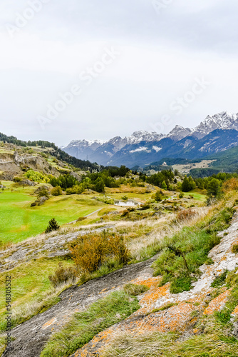 Ardez, Dorf, Bergsee, Il Lai, Ruine, Felsen, Schloss, Tarasp, Unterengadin, Alpen, Graubünden, Wanderweg, Landwirtschaft, Herbst, Herbstfarben, Schweiz