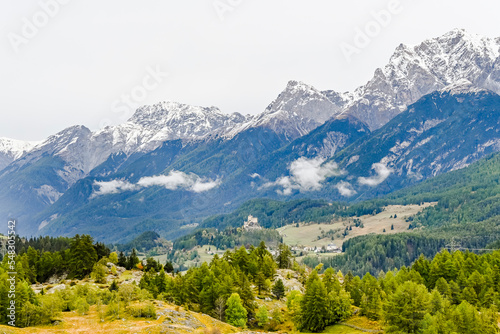 Ardez, Dorf, Ruine, Felsen, Schloss, Tarasp, Unterengadin, Alpen, Graubünden, Wanderweg, Landwirtschaft, Herbst, Herbstfarben, Schweiz