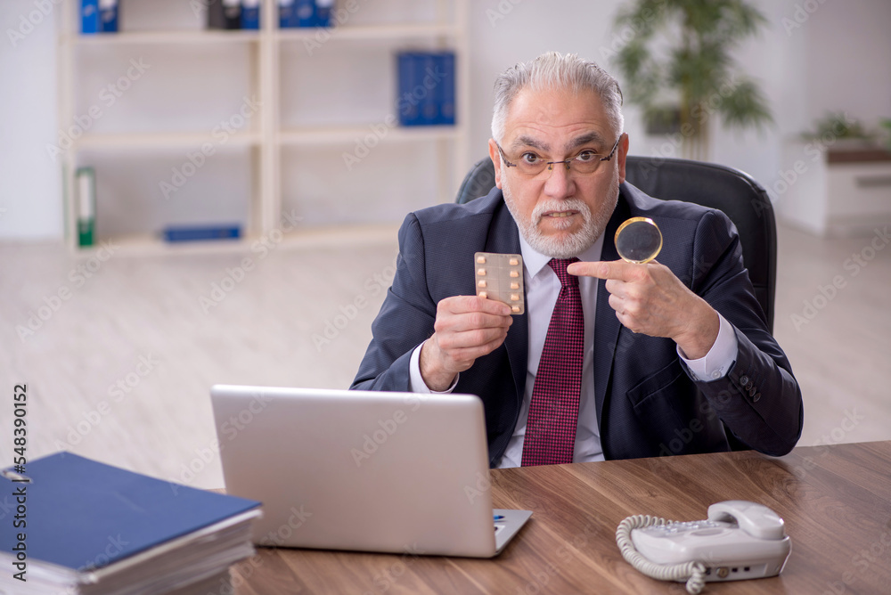 Old male employee feeling bad in the office Old male employee feeling bad in the office
