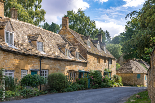 Obraz na płótnie Beautiful British traditional village Snowshill captured in a summer day in England, UK w salonie