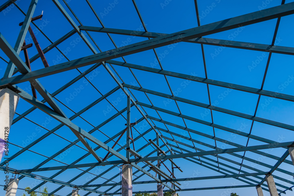Steel roof structure for house construction