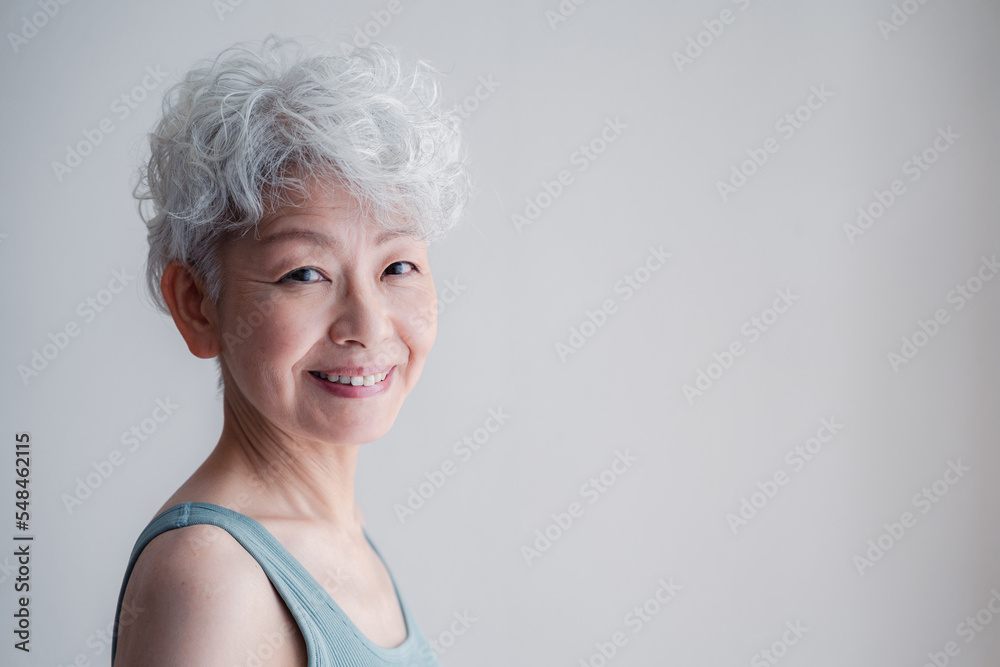 若々しさを保つシニアの女性 若々しさを保つシニアの女性