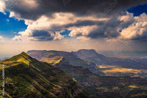 Foto Kalsubai Peak is the Highest Peak of the Sahyadris (1646 M) in the Akole Taluka of Ahmednagar District of Maharashtra