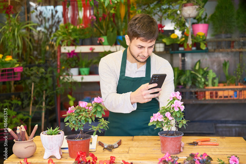 Gärtner photographed flowers for the online shop as advertising