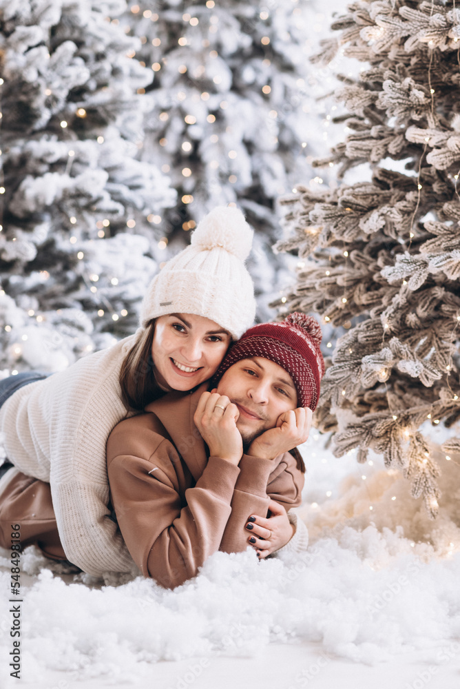 Obraz premium A couple stay on the snow in the Christmas forest