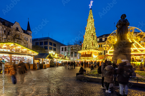 Weihnachstmarkt in Bonn am Beethoven-Denkmal