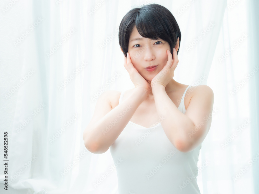 朝の光の中の女性 朝の光の中の女性