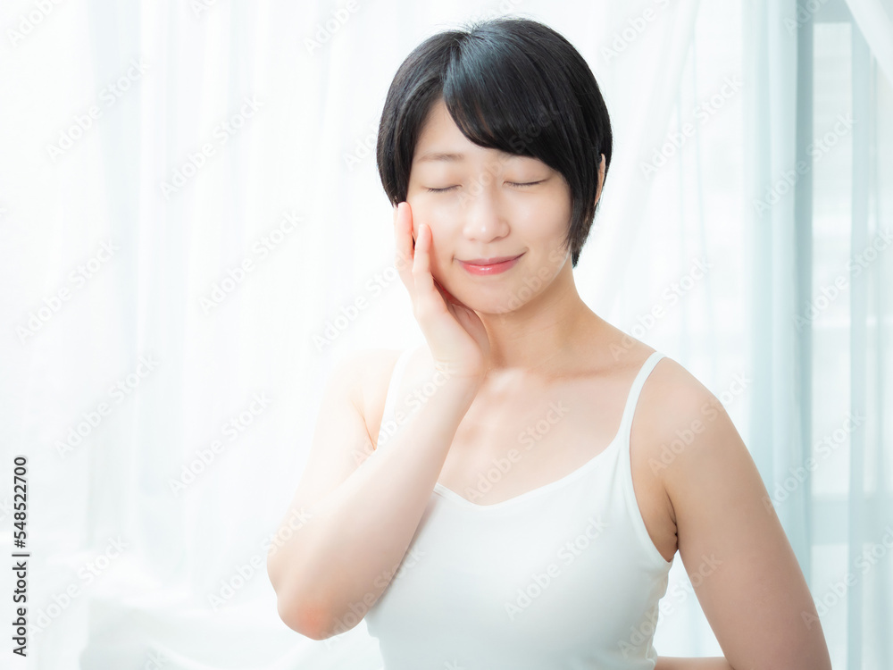 朝の光の中の女性 朝の光の中の女性