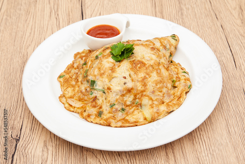Thai style omelette with minced pork, 
coriander and onion served with chilli sauce or Sriracha sauce