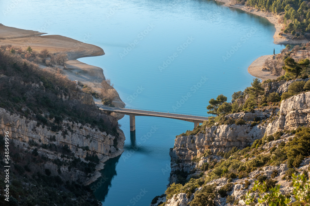 Le pont du Galetas, dans les Gorge du Verdon, face au lac de Sainte