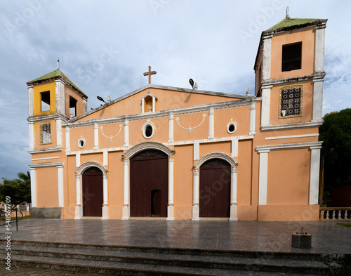 Frontis de la iglesia católica de la ciudad de Moyogalpa en la isla de Ometepe, Nicaragua photo