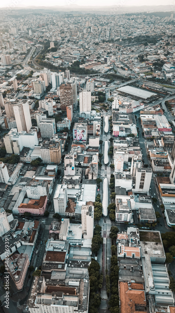 Fototapeta premium Belo Horizonte Centro Minas Gerais Cidade Capital Metrópole Brasil Brasileira Paisagem Urbana Estação Trem Uai Vias Ruas Avenidas Praça Edifício Prédio Grafite Arte Arquitetura Engenharia Viagem
