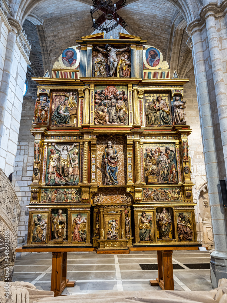Obraz premium Interior of Iglesia De San Esteban, Church of St. Stephan in Burgos, Spain.