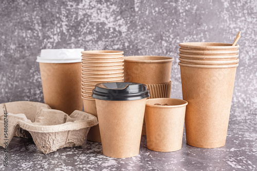Different paper cups on gru...