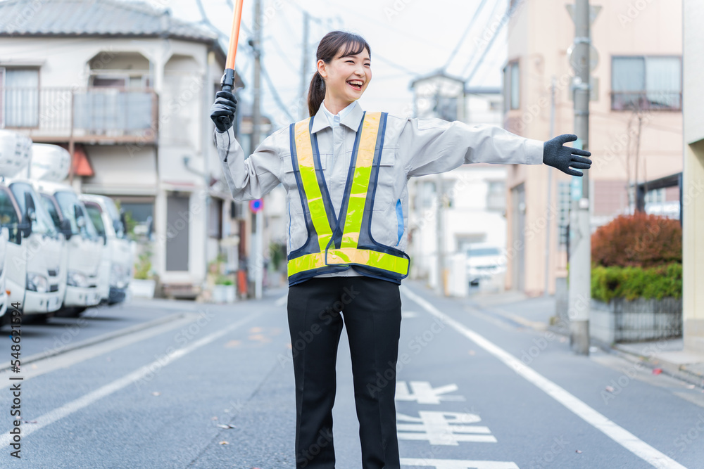 若い日本人女性ガードマン 若い日本人女性ガードマン