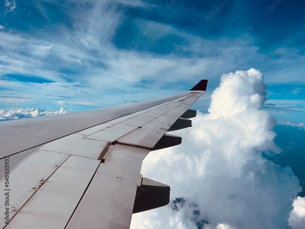 Fototapeta premium wing of airplane